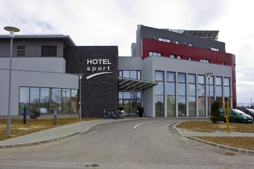 Hotel Sport Ivanić-Grad Eksteriør billede