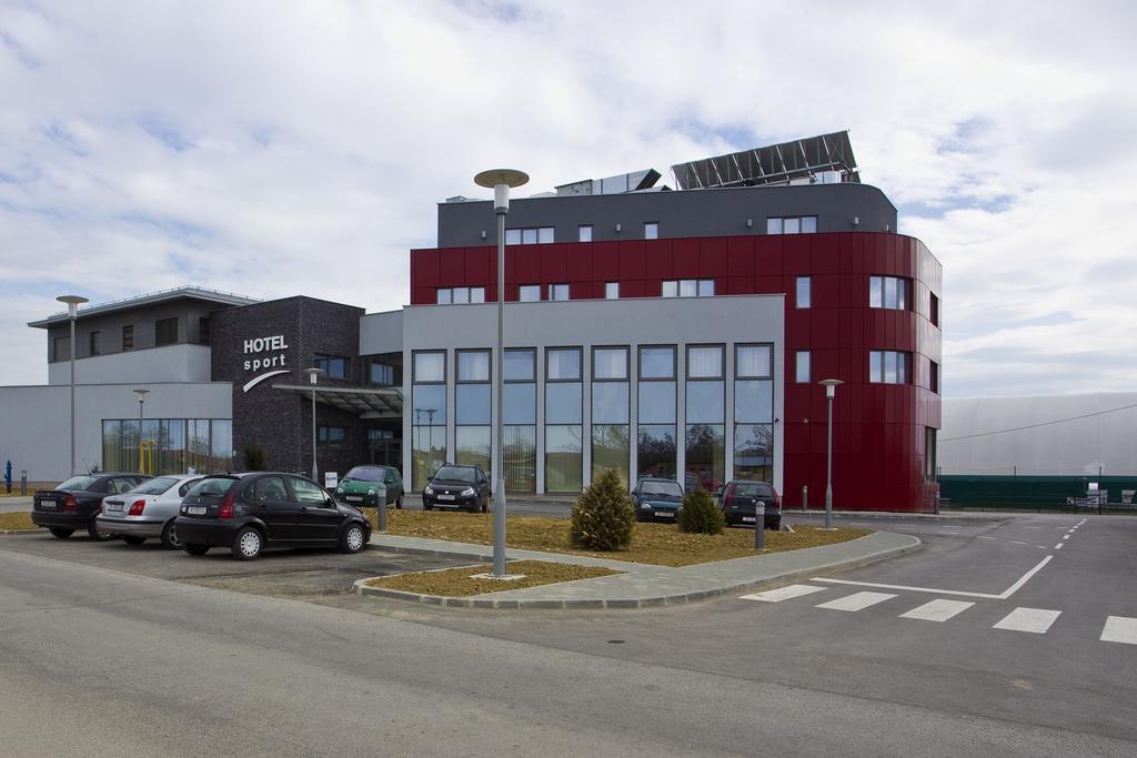 Hotel Sport Ivanić-Grad Eksteriør billede